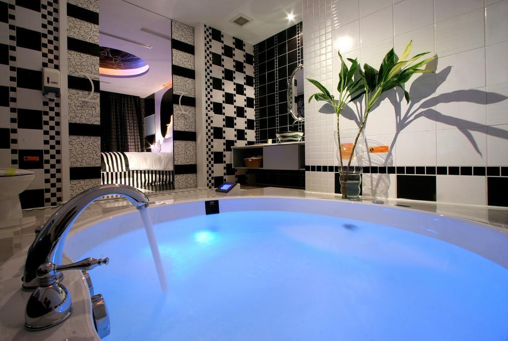 Melody Motel Cơ Long Ngoại thất bức ảnh
