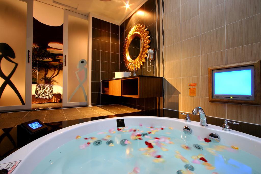 Melody Motel Cơ Long Ngoại thất bức ảnh